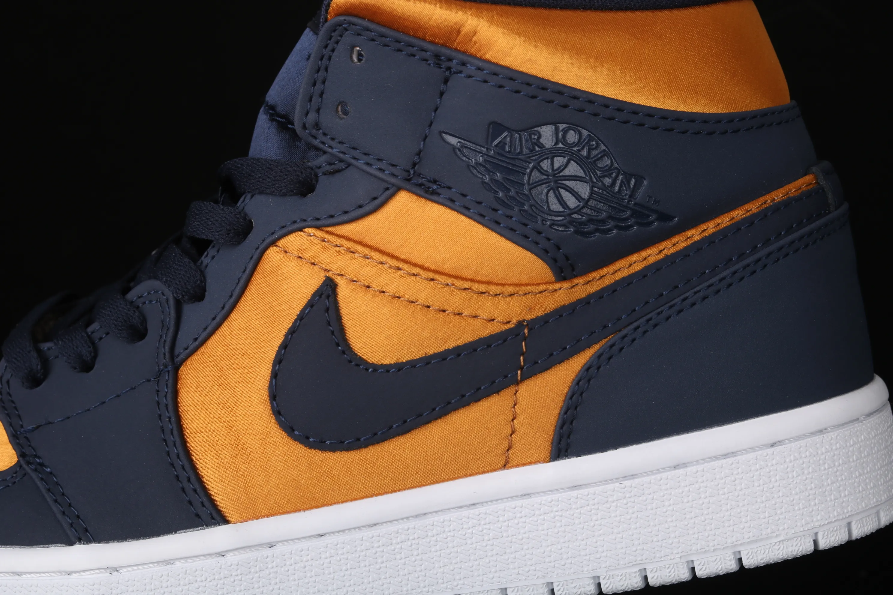 All categories Air Jordan Jordan series basketball shoes Air Jordan 1 Mid Air Jordan 1 Mid AJ1 Joe 1 blue gold silk basketball shoes 852542-401